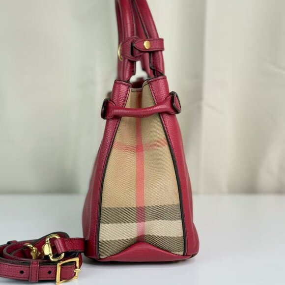 Burberry Red Leather Shoulder Bag Classic Design with Gold Accents - Picture 3 of 9